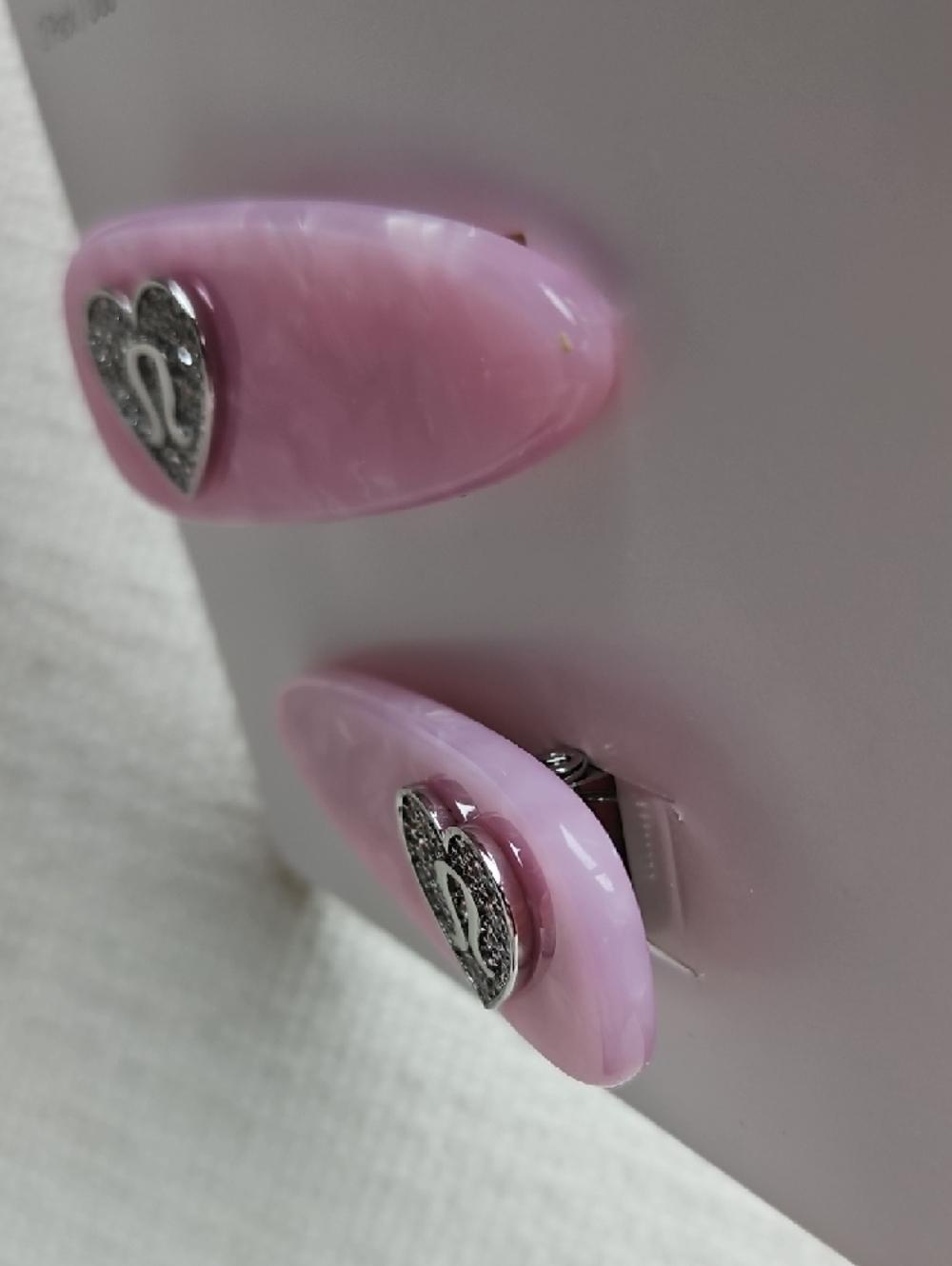 lululemon athletica Pink Jeweled Heart Alligator Clips - 2 Pack - Picture 5 of 10